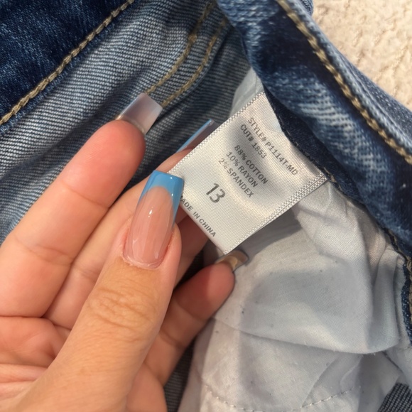 Judy Blue- Distressed mom jeans - Picture 2 of 4